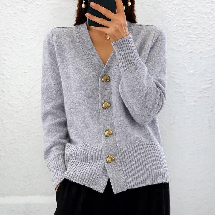 Lydia™ | Pull élégant avec des boutons en forme de cœur