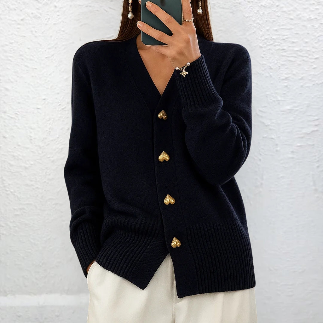 Lydia™ | Pull élégant avec des boutons en forme de cœur