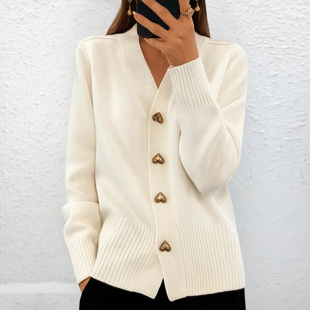 Lydia™ | Pull élégant avec des boutons en forme de cœur