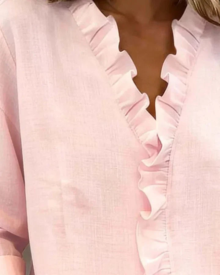 Chiara | Blouse élégante à col V et volants délicats
