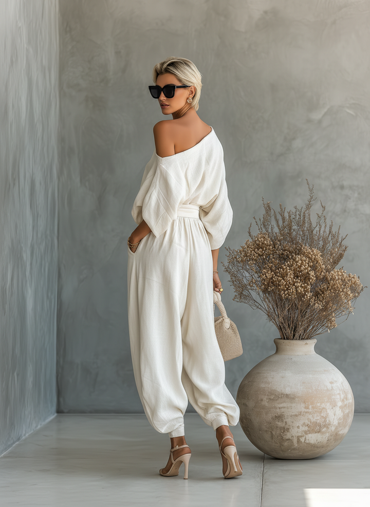Ensemble en Lin Blanc Cassé pour Femmes avec Haut Off-Shoulder et Pantalons Étroits