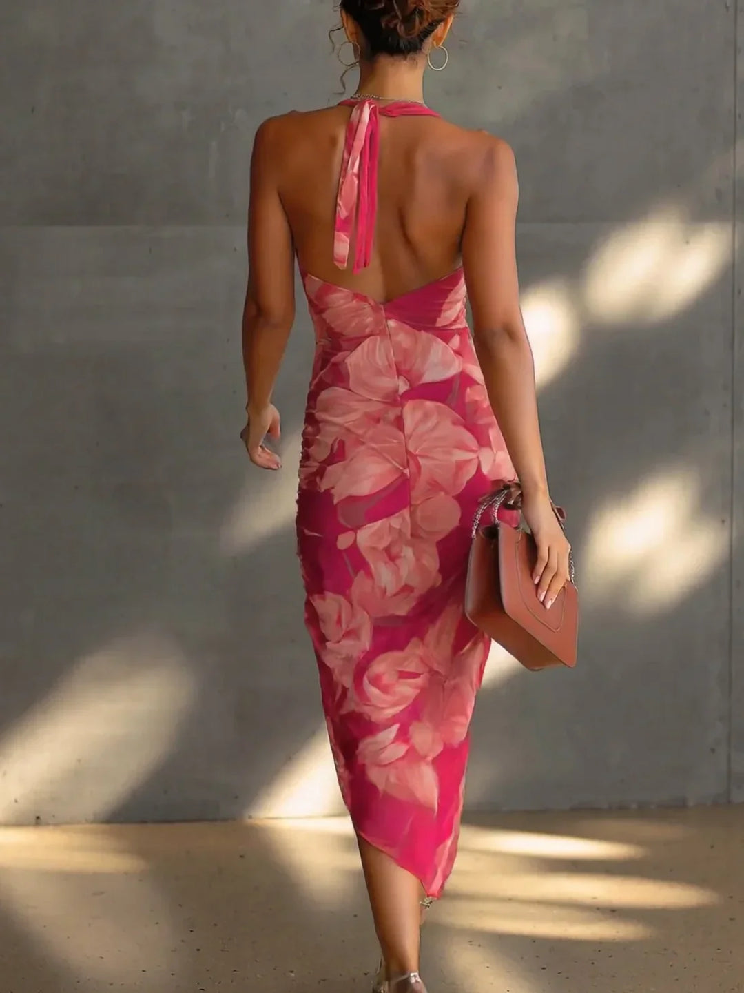 Robe Midi à Volants Floraux avec Décolleté Halter et Fente Latérale