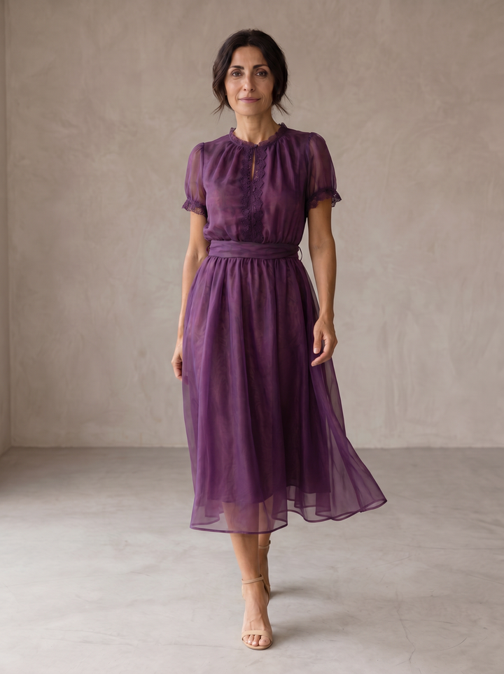 Flavia | Robe Maxi avec Décolleté en Goutte et Bord en Dentelle Chiffon
